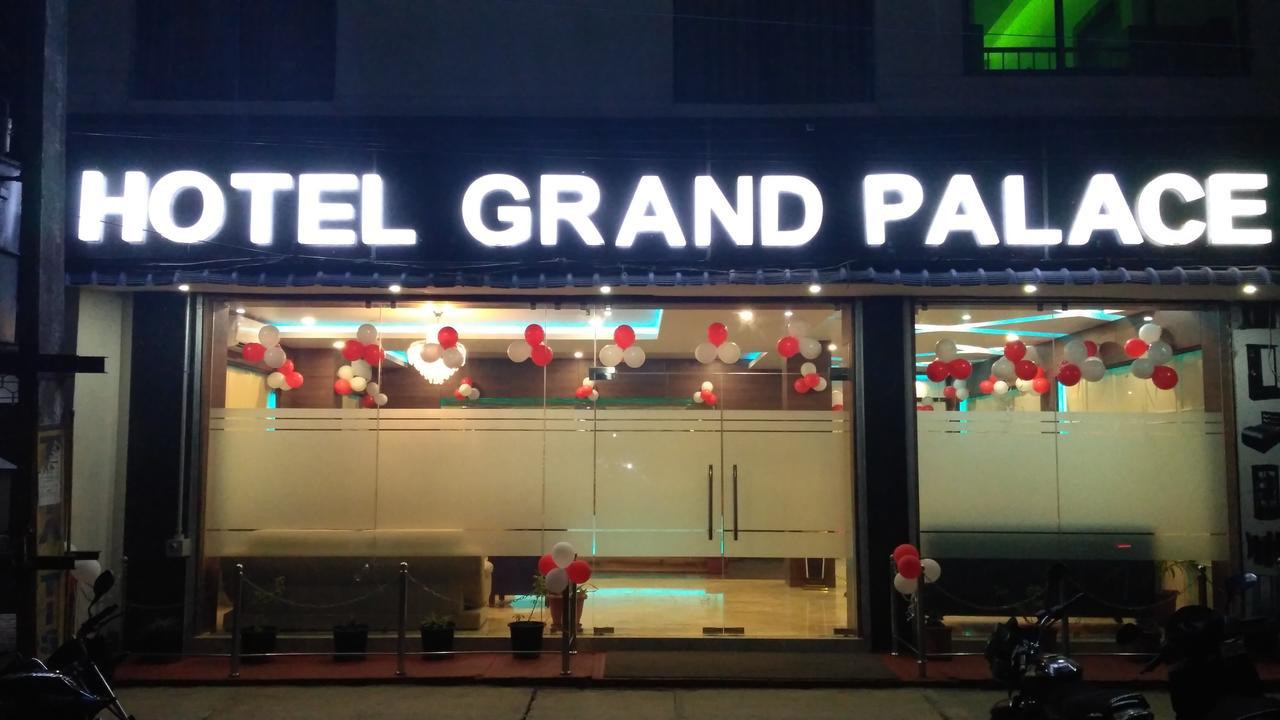Hotel Grand Palace Jorhāt Exteriér fotografie