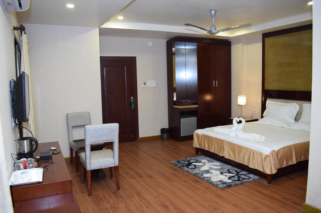 Hotel Grand Palace Jorhāt Exteriér fotografie